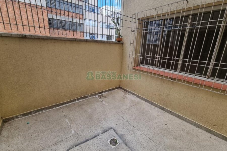 Apartamento com 90m², 2 dormitórios, 1 vaga, no bairro Centro em Caxias do Sul para Comprar