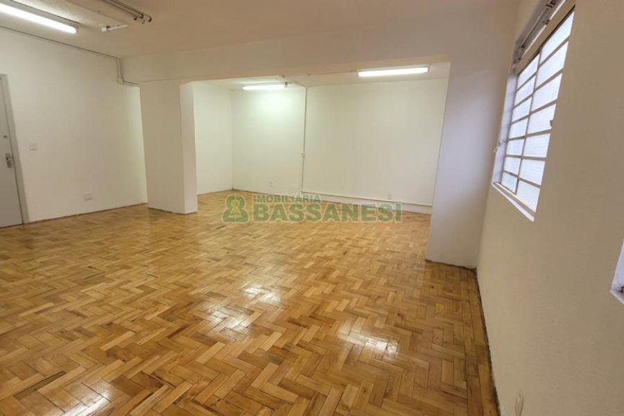 Sala com 50m², no bairro Centro em Caxias do Sul para Alugar