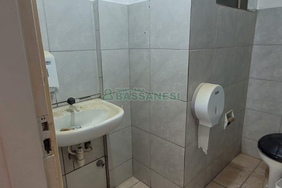 Sala com 50m², no bairro Centro em Caxias do Sul para Alugar