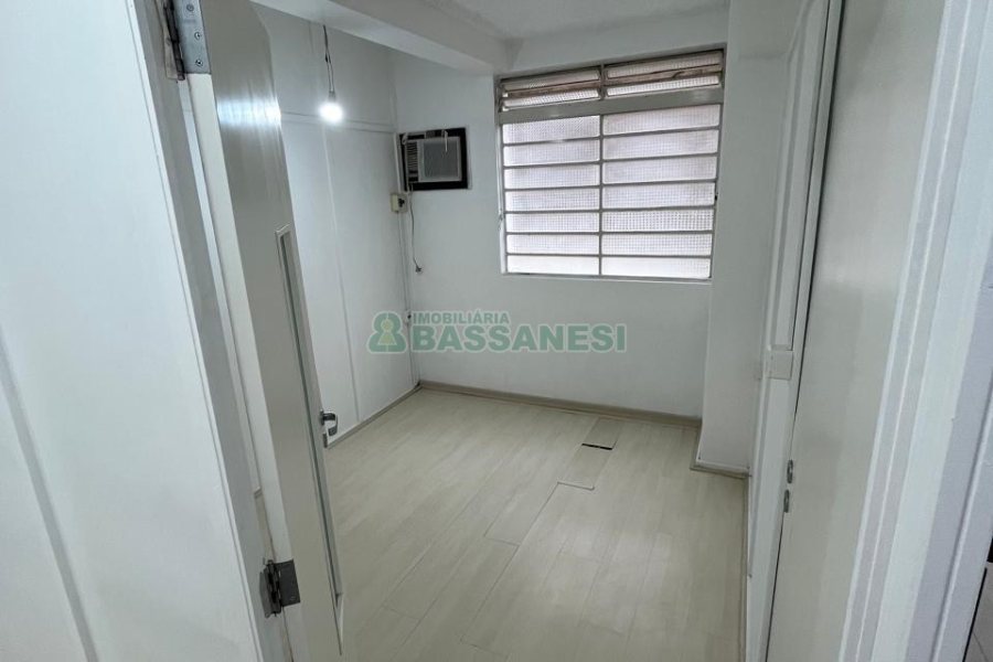 Apartamento com 53m², 2 dormitórios, no bairro Centro em Caxias do Sul para Alugar