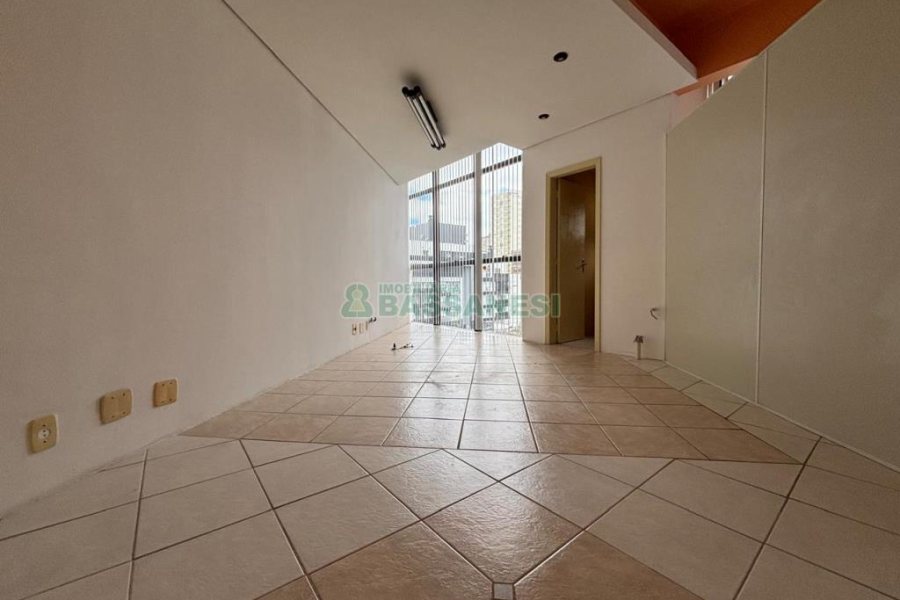 Sala com 86m², no bairro Centro em Caxias do Sul para Alugar