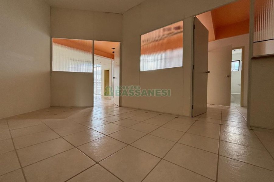 Sala com 86m², no bairro Centro em Caxias do Sul para Alugar