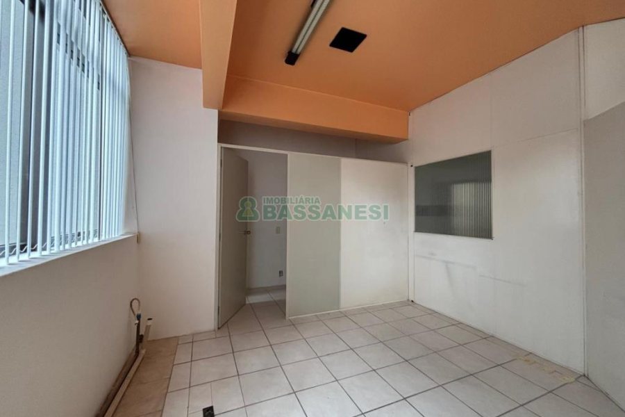 Sala com 86m², no bairro Centro em Caxias do Sul para Alugar