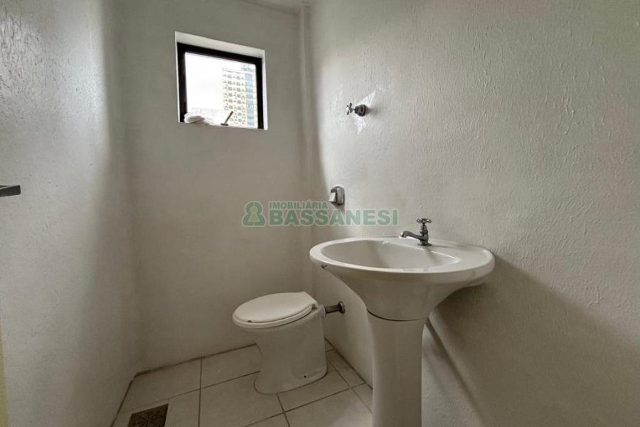 Sala com 86m², no bairro Centro em Caxias do Sul para Alugar