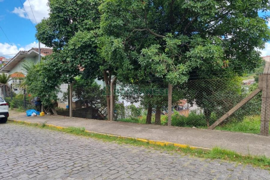 Terreno com 387m², no bairro Sanvitto em Caxias do Sul para Comprar