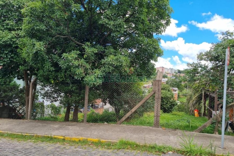 Terreno com 387m², no bairro Sanvitto em Caxias do Sul para Comprar