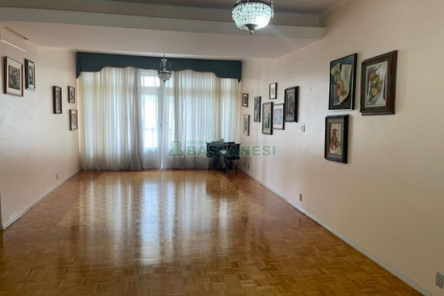 Apartamento com 174m², 3 dormitórios, 1 vaga, no bairro Centro em Caxias do Sul para Alugar ou Comprar