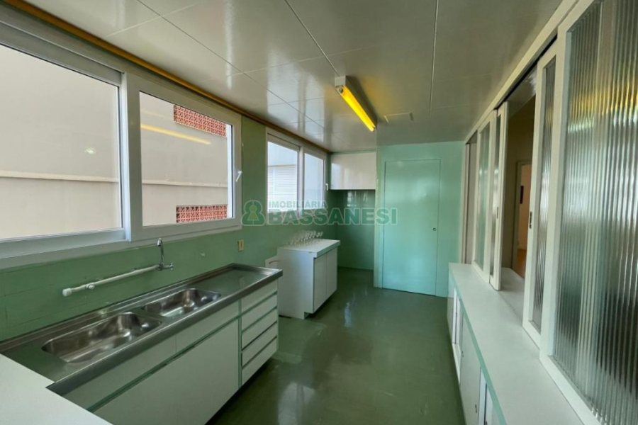 Apartamento com 174m², 3 dormitórios, 1 vaga, no bairro Centro em Caxias do Sul para Alugar ou Comprar