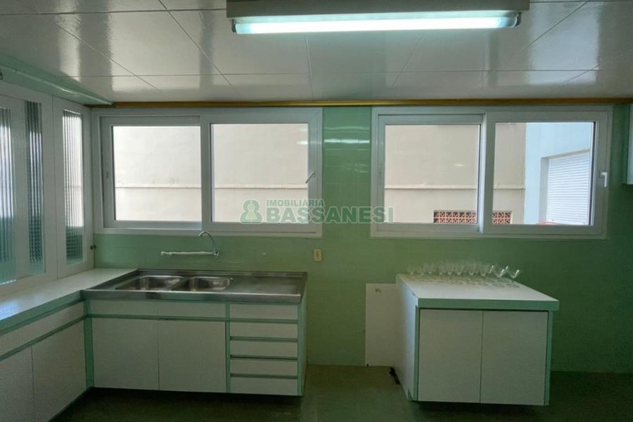 Apartamento com 174m², 3 dormitórios, 1 vaga, no bairro Centro em Caxias do Sul para Alugar ou Comprar