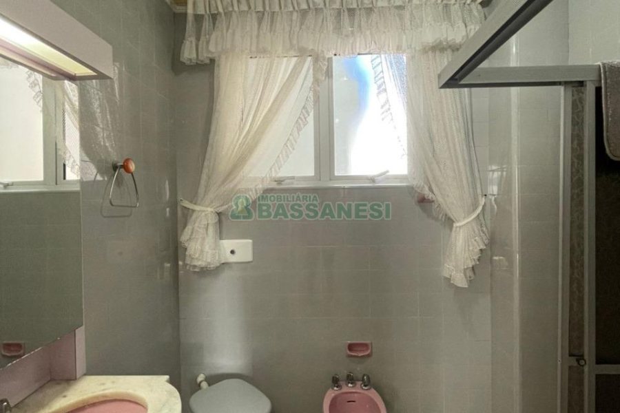 Apartamento com 174m², 3 dormitórios, 1 vaga, no bairro Centro em Caxias do Sul para Alugar ou Comprar