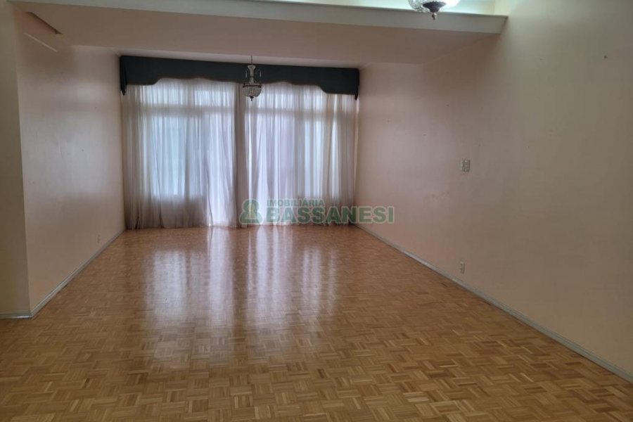 Apartamento com 174m², 3 dormitórios, 1 vaga, no bairro Centro em Caxias do Sul para Alugar ou Comprar