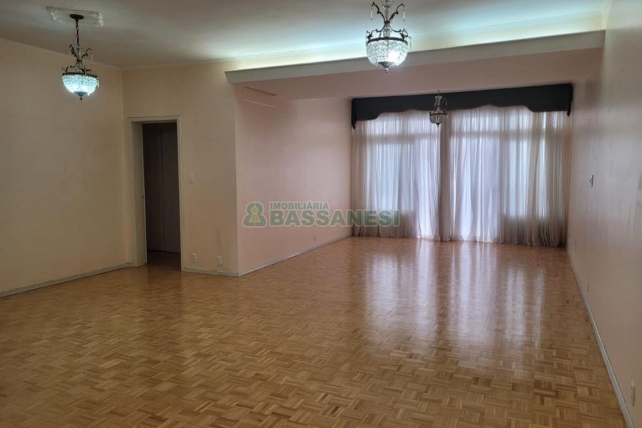 Apartamento com 174m², 3 dormitórios, 1 vaga, no bairro Centro em Caxias do Sul para Alugar ou Comprar