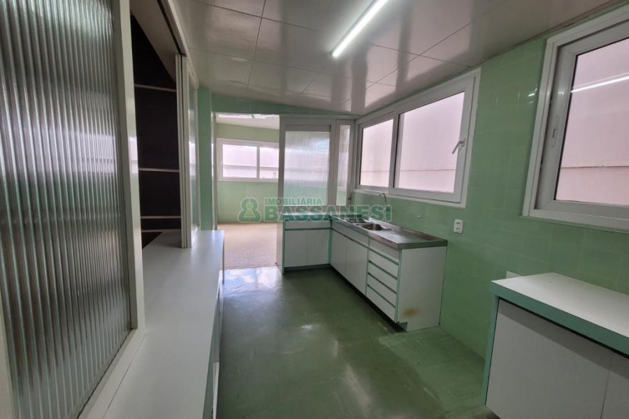 Apartamento com 174m², 3 dormitórios, 1 vaga, no bairro Centro em Caxias do Sul para Alugar ou Comprar