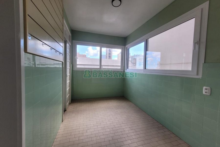 Apartamento com 174m², 3 dormitórios, 1 vaga, no bairro Centro em Caxias do Sul para Alugar ou Comprar