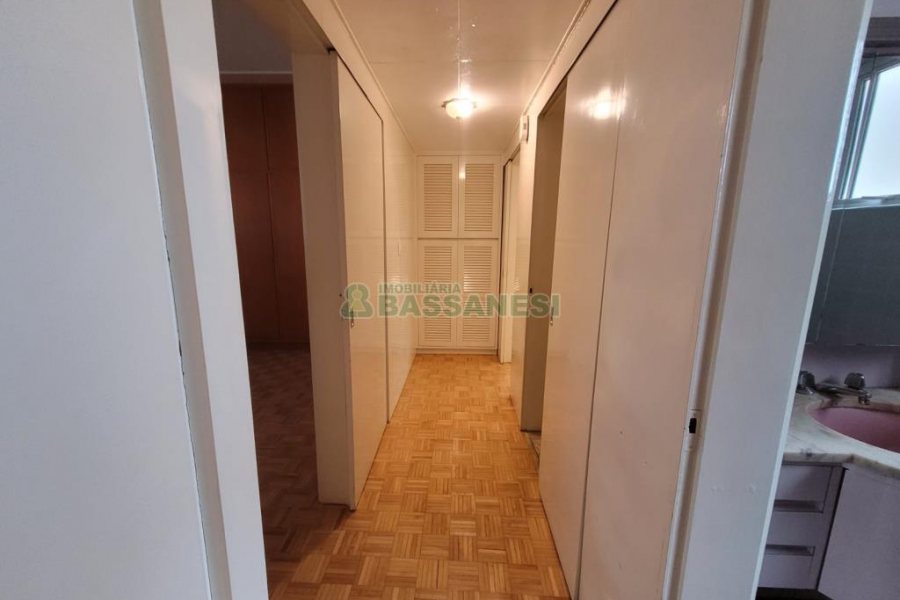 Apartamento com 174m², 3 dormitórios, 1 vaga, no bairro Centro em Caxias do Sul para Alugar ou Comprar