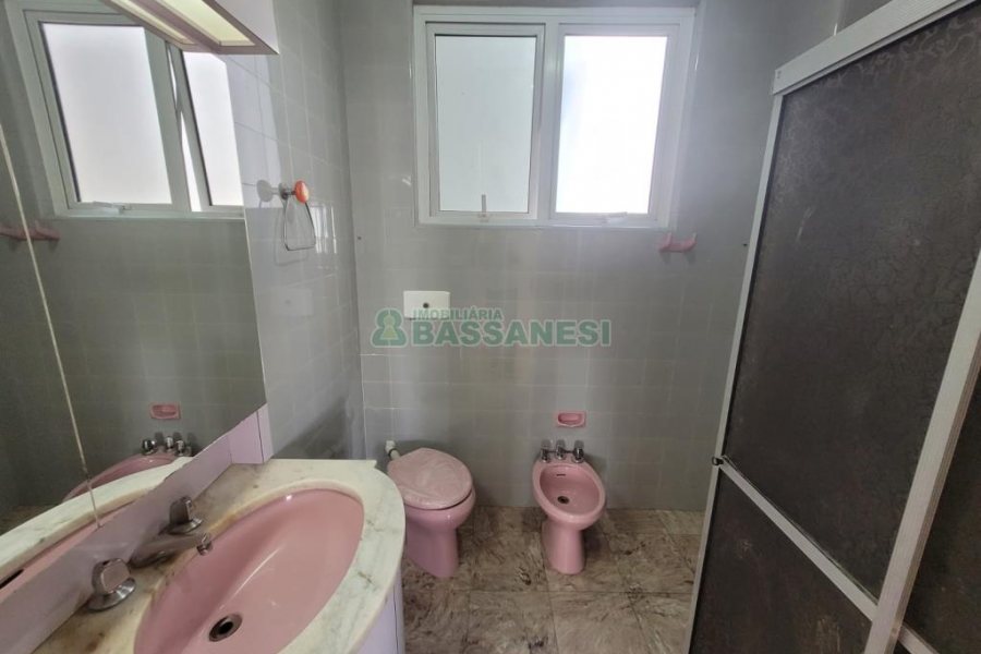 Apartamento com 174m², 3 dormitórios, 1 vaga, no bairro Centro em Caxias do Sul para Alugar ou Comprar
