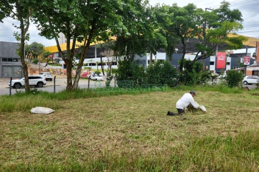 Terreno com 5000m², no bairro Exposição em Caxias do Sul para Comprar