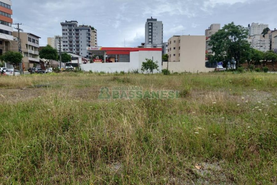 Terreno com 5000m², no bairro Exposição em Caxias do Sul para Comprar