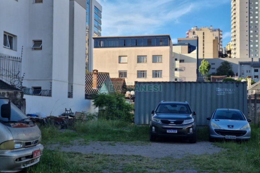 Terreno com 341m², no bairro Centro em Caxias do Sul para Comprar