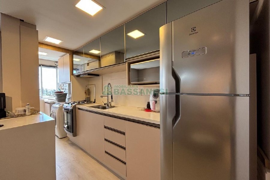 Apto Mobiliado com 62m², 2 dormitórios, 1 vaga, no bairro Panazzolo em Caxias do Sul para Comprar
