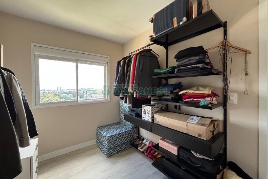 Apto Mobiliado com 62m², 2 dormitórios, 1 vaga, no bairro Panazzolo em Caxias do Sul para Comprar