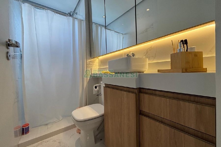 Apto Mobiliado com 62m², 2 dormitórios, 1 vaga, no bairro Panazzolo em Caxias do Sul para Comprar