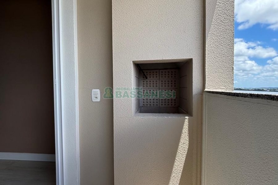 Apto Mobiliado com 62m², 2 dormitórios, 1 vaga, no bairro Panazzolo em Caxias do Sul para Comprar