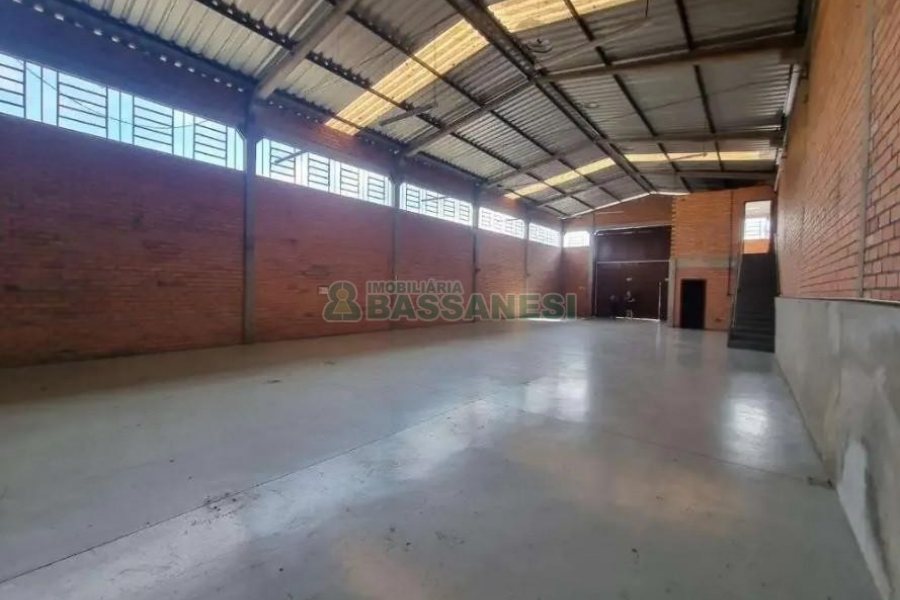 Pavilhão com 620m², no bairro Bela Vista em Caxias do Sul para Alugar