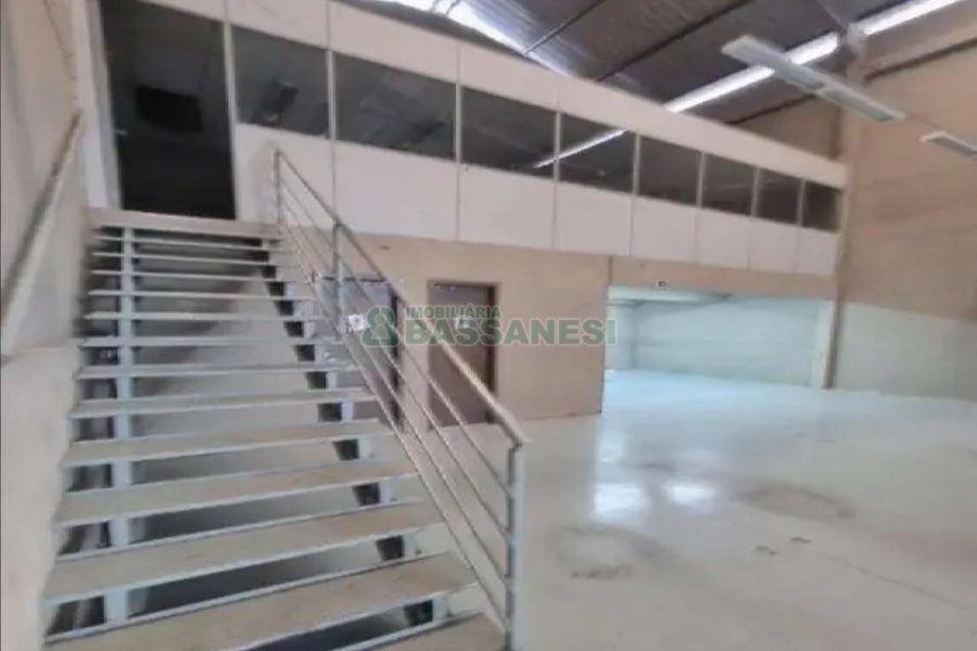 Pavilhão com 620m², no bairro Bela Vista em Caxias do Sul para Alugar