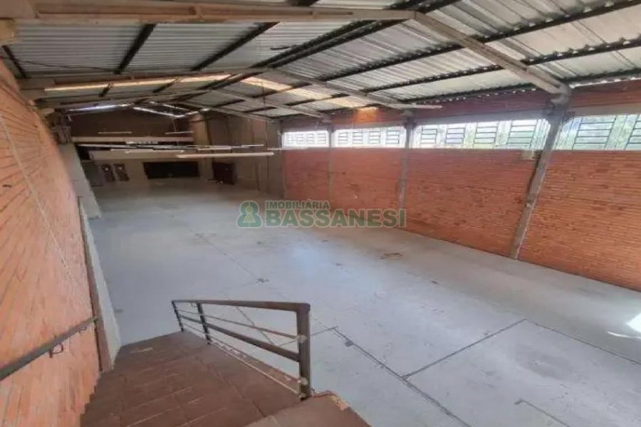 Pavilhão com 620m², no bairro Bela Vista em Caxias do Sul para Alugar