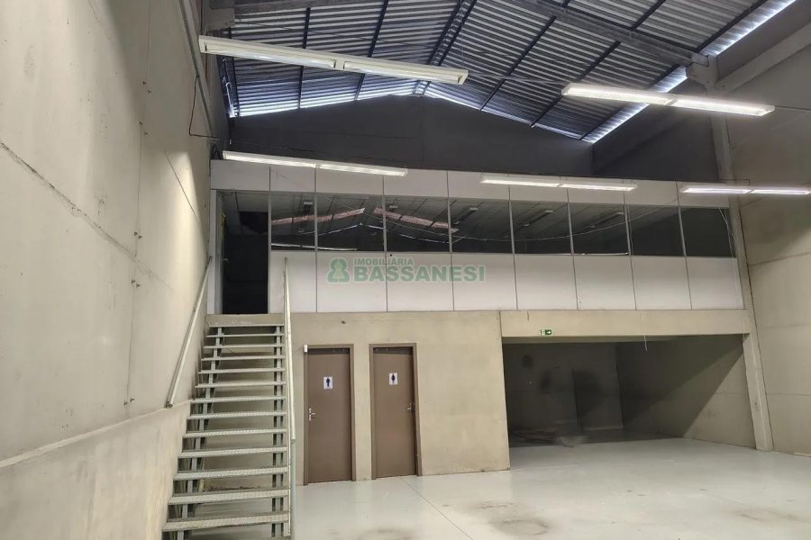 Pavilhão com 620m², no bairro Bela Vista em Caxias do Sul para Alugar