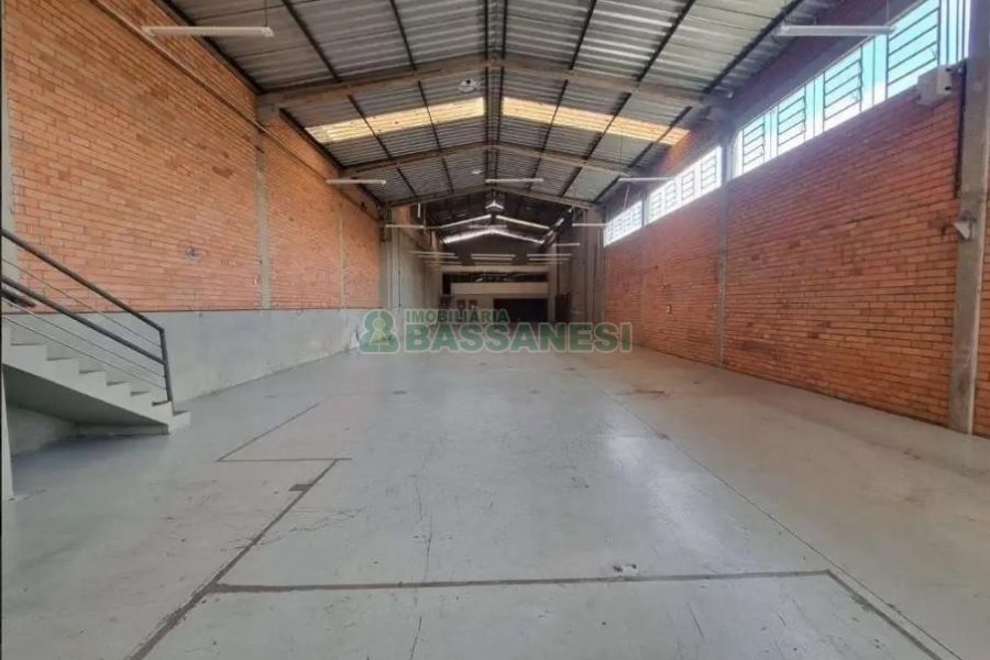 Pavilhão com 620m², no bairro Bela Vista em Caxias do Sul para Alugar
