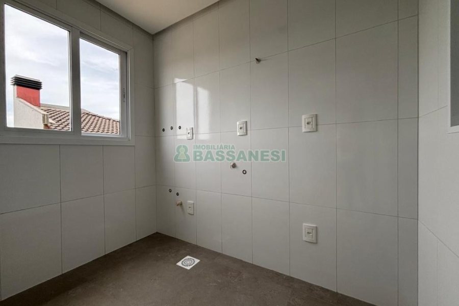 Casa com 110m², 2 dormitórios, 2 vagas, no bairro Esplanada em Caxias do Sul para Comprar