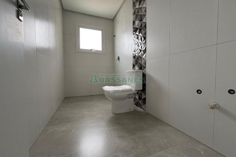 Casa com 110m², 2 dormitórios, 2 vagas, no bairro Esplanada em Caxias do Sul para Comprar