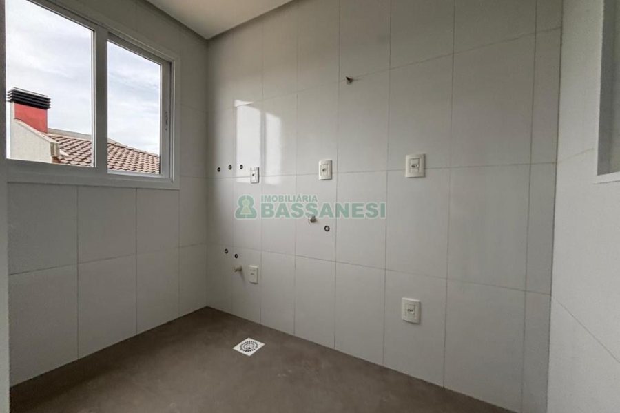 Casa com 110m², 2 dormitórios, 2 vagas, no bairro Esplanada em Caxias do Sul para Comprar