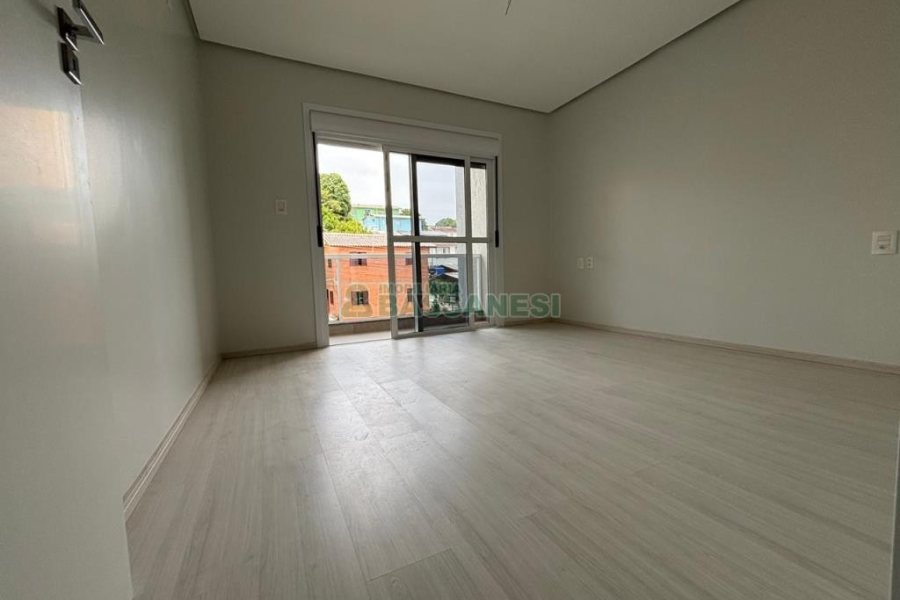 Casa com 110m², 2 dormitórios, 2 vagas, no bairro Esplanada em Caxias do Sul para Comprar