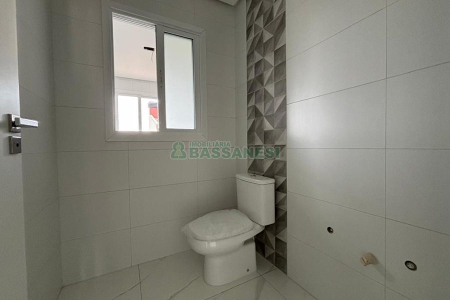 Casa com 110m², 2 dormitórios, 2 vagas, no bairro Esplanada em Caxias do Sul para Comprar