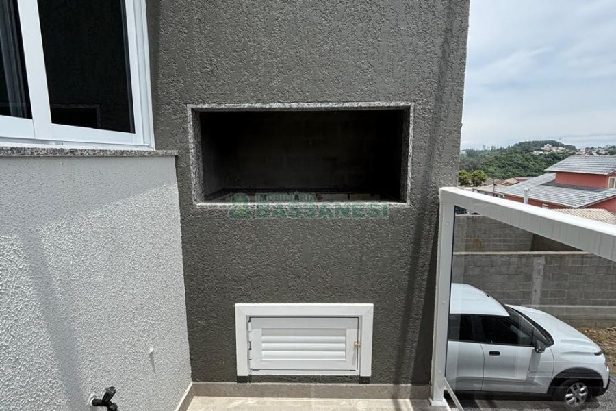 Casa com 110m², 2 dormitórios, 2 vagas, no bairro Esplanada em Caxias do Sul para Comprar