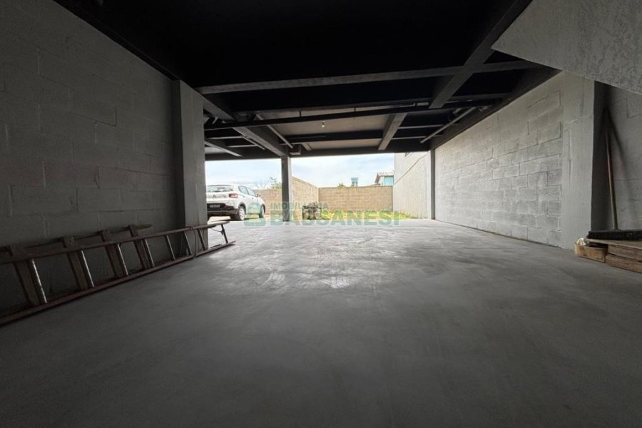 Casa com 110m², 2 dormitórios, 2 vagas, no bairro Esplanada em Caxias do Sul para Comprar