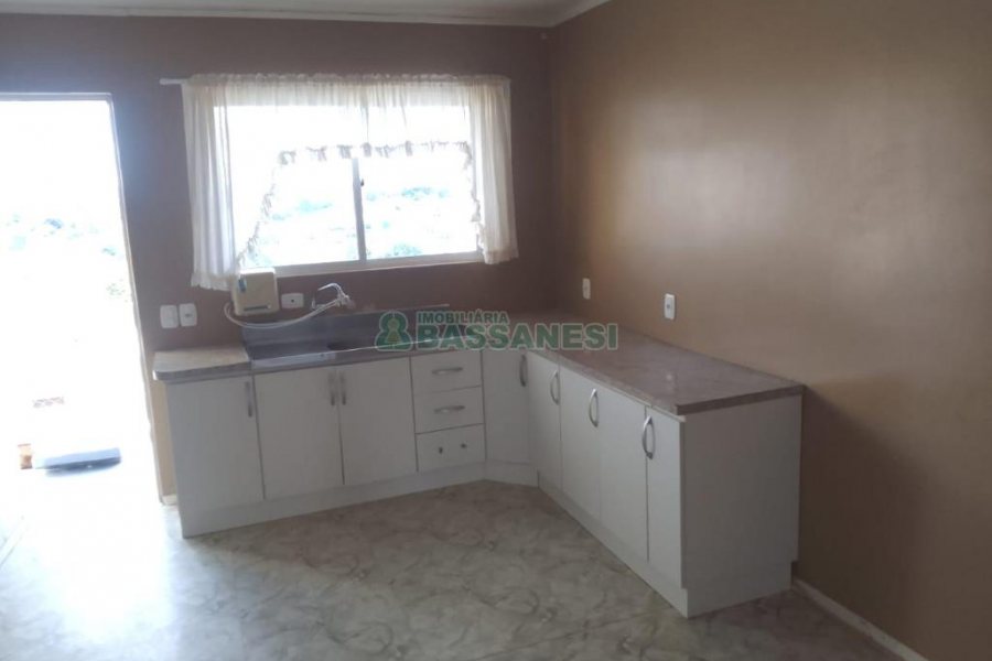 Sobrado com 234m², 3 dormitórios, 1 vaga, no bairro Colina Sorriso em Caxias do Sul para Comprar