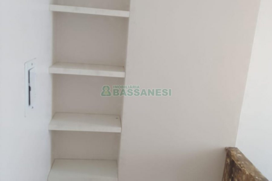 Sobrado com 234m², 3 dormitórios, 1 vaga, no bairro Colina Sorriso em Caxias do Sul para Comprar