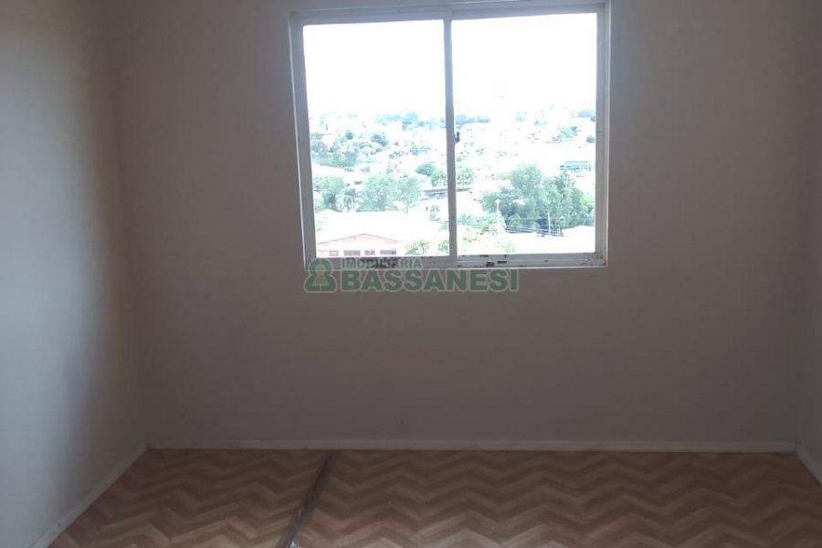 Sobrado com 234m², 3 dormitórios, 1 vaga, no bairro Colina Sorriso em Caxias do Sul para Comprar