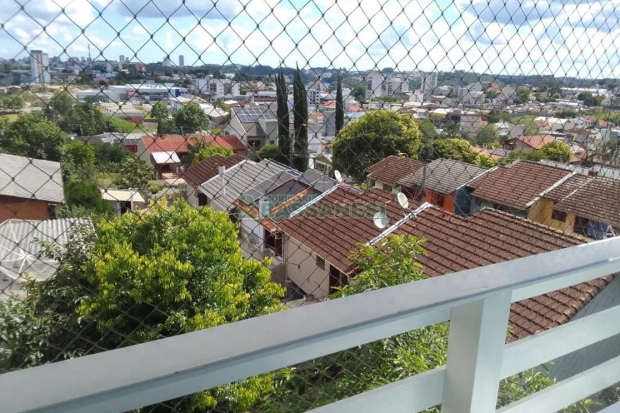 Sobrado com 234m², 3 dormitórios, 1 vaga, no bairro Colina Sorriso em Caxias do Sul para Comprar