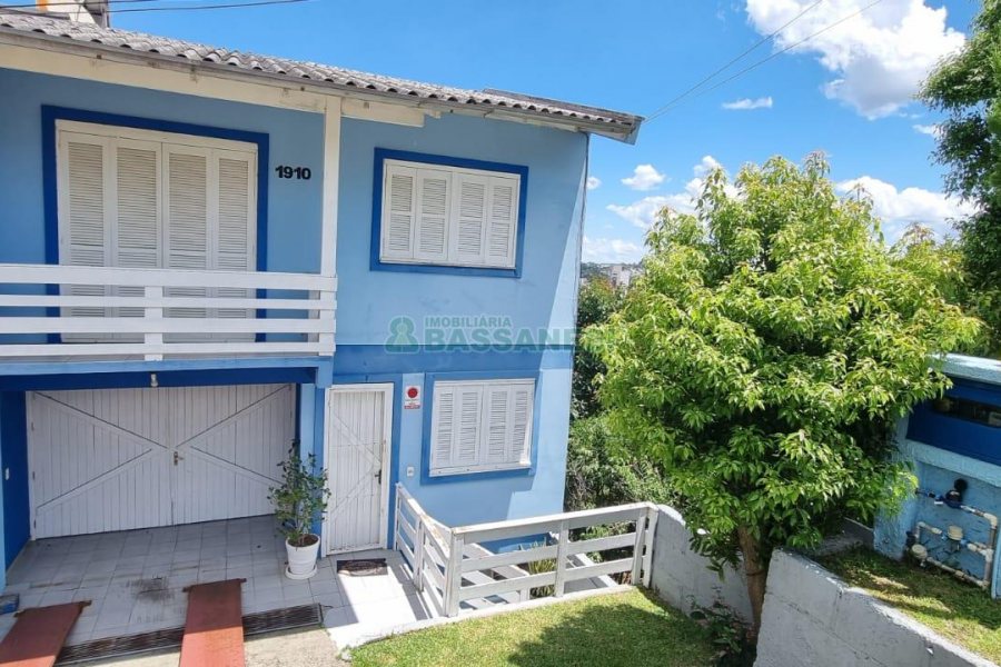 Sobrado com 234m², 3 dormitórios, 1 vaga, no bairro Colina Sorriso em Caxias do Sul para Comprar