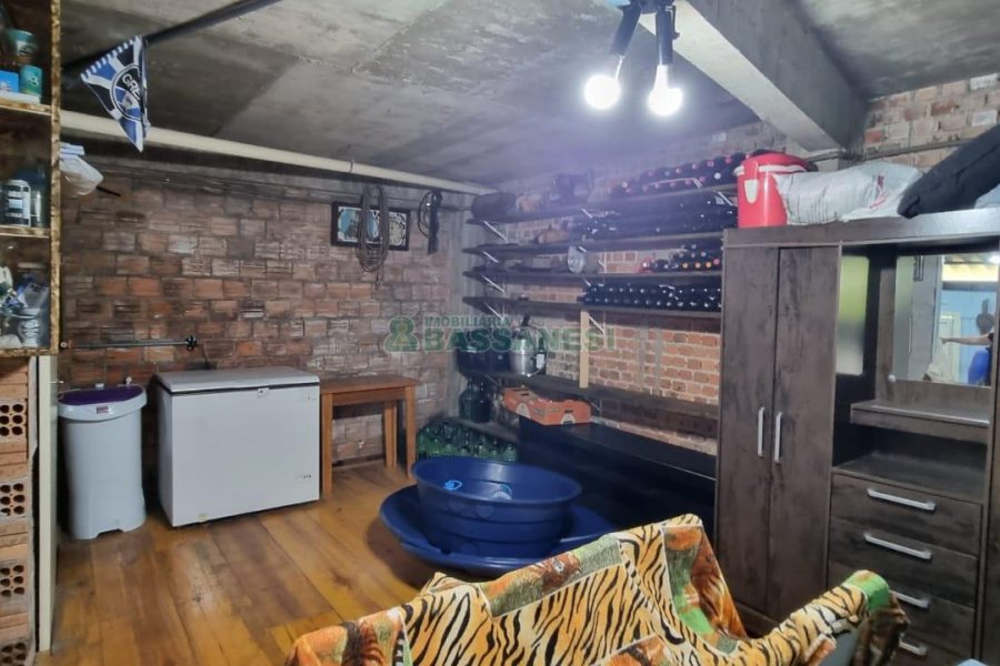 Sobrado com 234m², 3 dormitórios, 1 vaga, no bairro Colina Sorriso em Caxias do Sul para Comprar