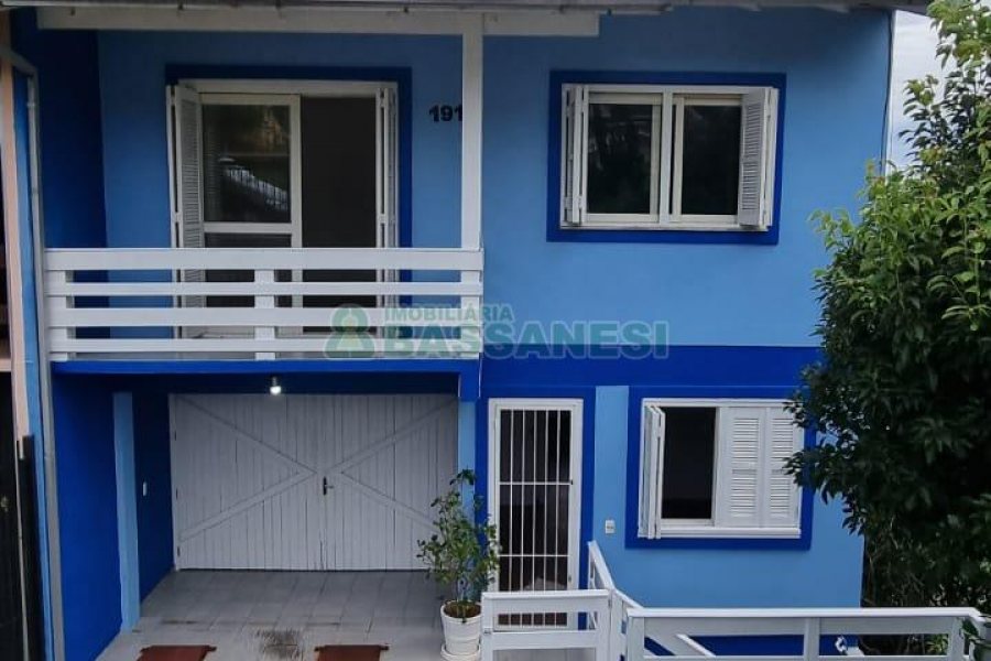 Sobrado com 234m², 3 dormitórios, 1 vaga, no bairro Colina Sorriso em Caxias do Sul para Comprar