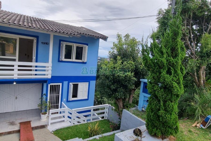 Sobrado com 234m², 3 dormitórios, 1 vaga, no bairro Colina Sorriso em Caxias do Sul para Comprar