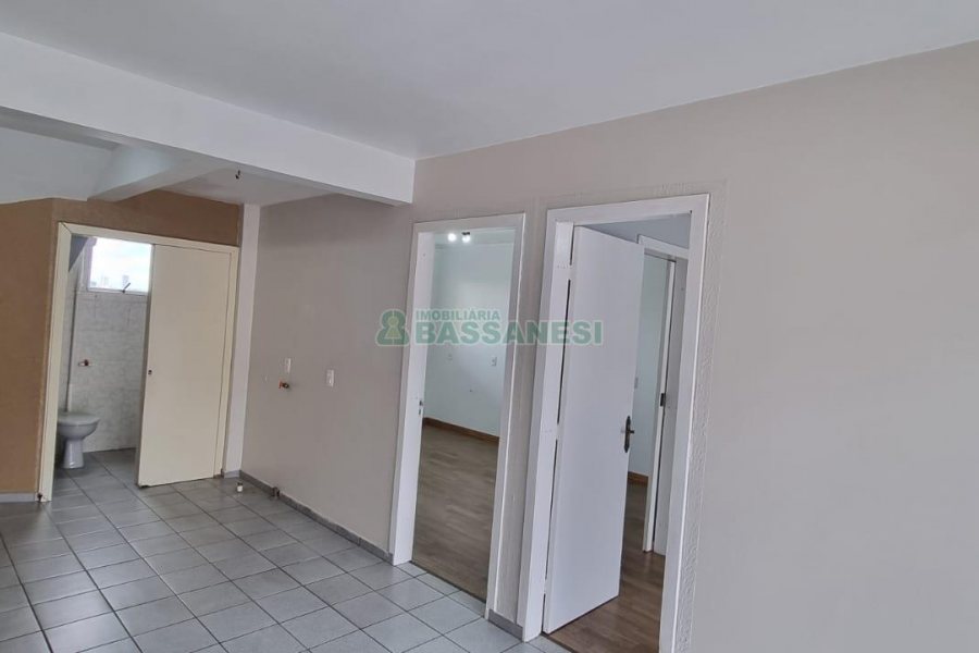 Sobrado com 234m², 3 dormitórios, 1 vaga, no bairro Colina Sorriso em Caxias do Sul para Comprar