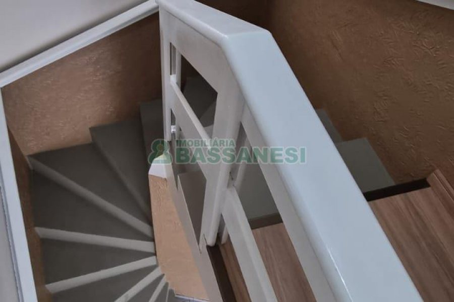 Sobrado com 234m², 3 dormitórios, 1 vaga, no bairro Colina Sorriso em Caxias do Sul para Comprar