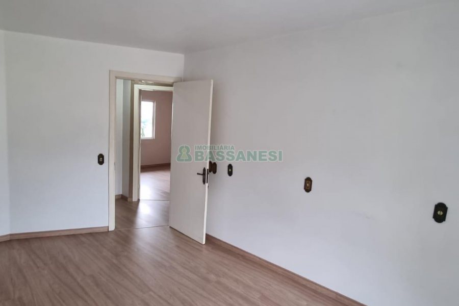 Sobrado com 234m², 3 dormitórios, 1 vaga, no bairro Colina Sorriso em Caxias do Sul para Comprar